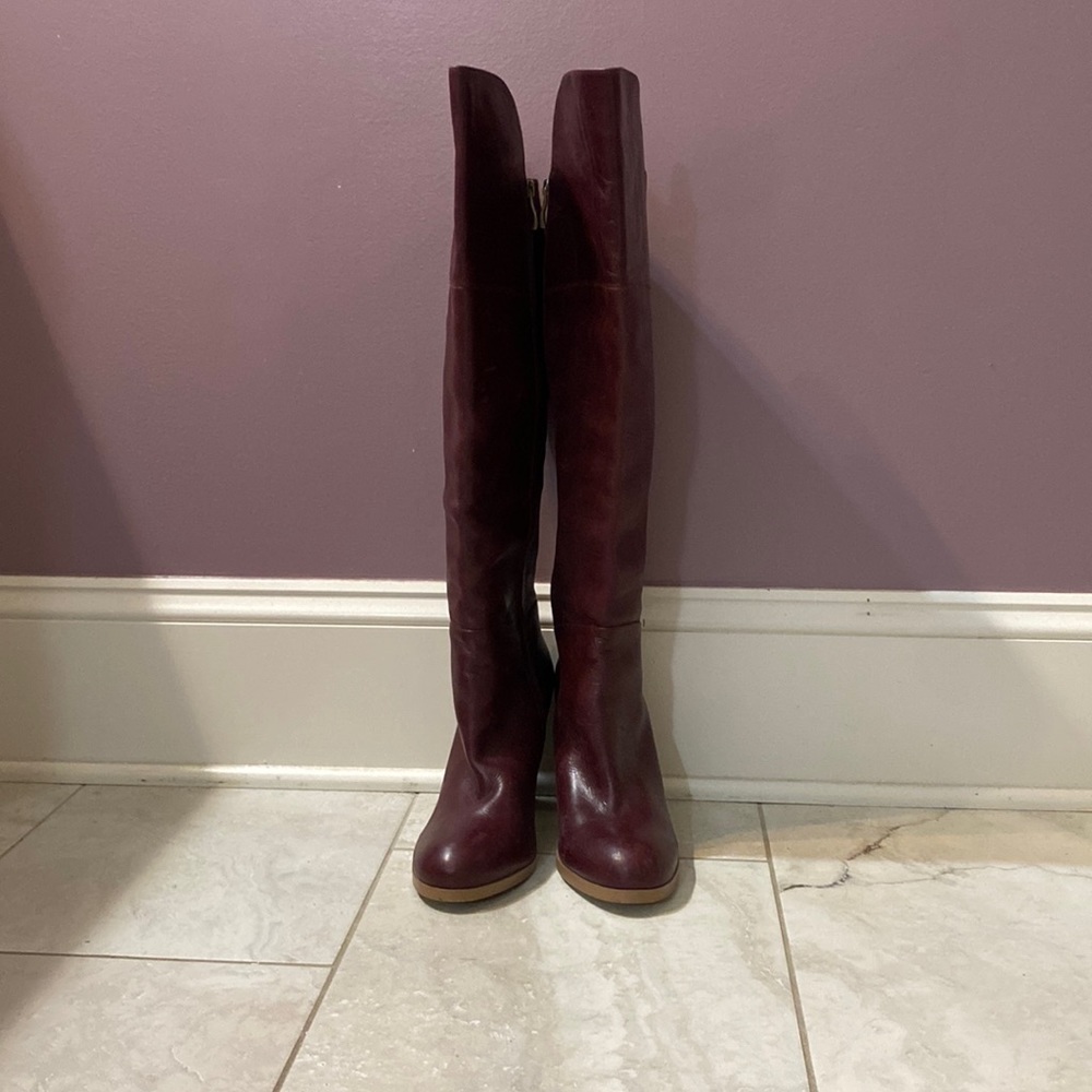 Beautiful boots in excellent condition.